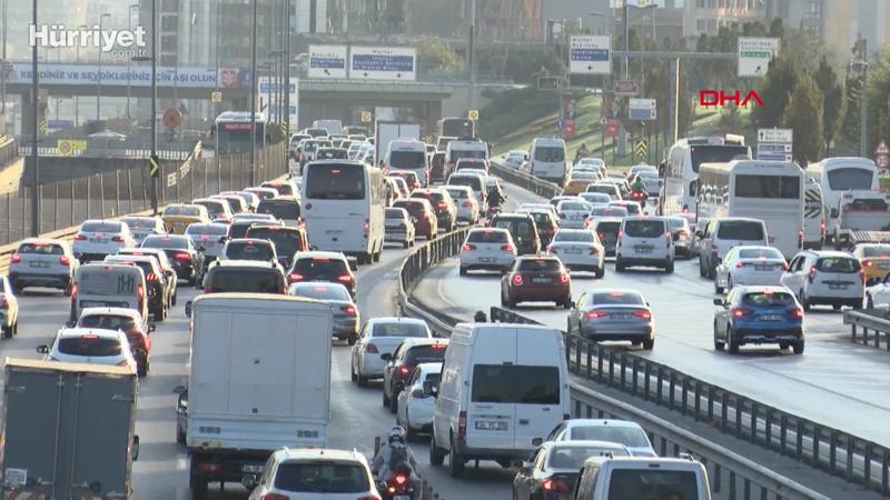 İstanbul'da akşam iş çıkış saatlerinde trafik yoğunluğu