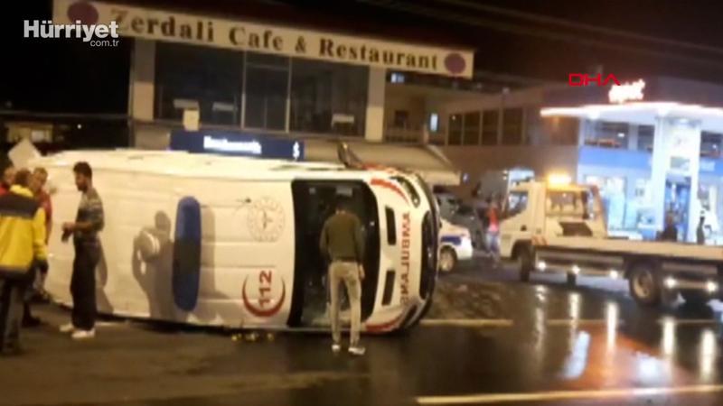 Trafik kazasında yaralanan hastayı taşıyan ambulans ile otomobil çarpıştı: 4 yaralı