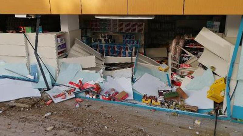 Beylikdüzü'nde otomobiliyle markete daldı!