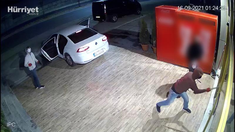Başakşehir'de silahla balyozla geldiler, sigara çalıp kaçtılar