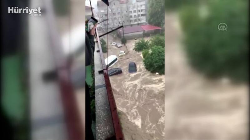 Bozkurt'ta bir kadının "Sel geliyor" uyarısı 5 kişilik ailenin hayatını kurtardı
