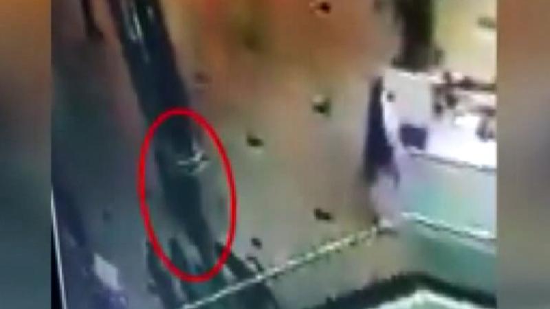 Şişli'de AVM'de bebek arabalarından hırsızlık anları! 2 şüpheli yakalandı