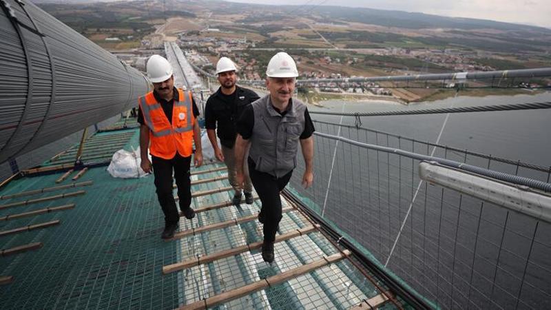 Bakan Karaismailoğlu 1915 Çanakkale Köprüsü'nden yürüyerek geçti