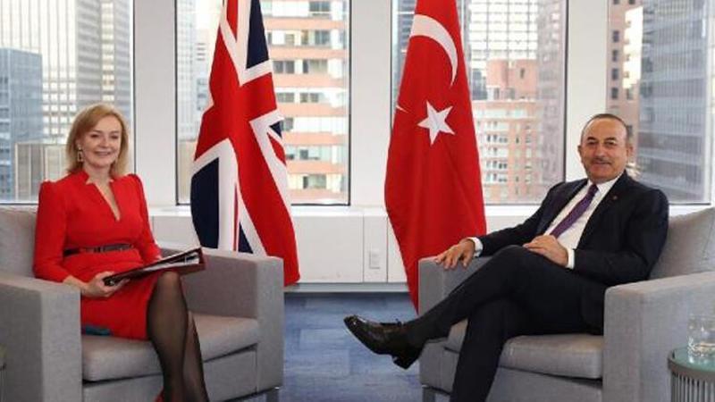 Bakan Çavuşoğlu, İngiliz mevkidaşı Elizabeth Truss ile görüştü