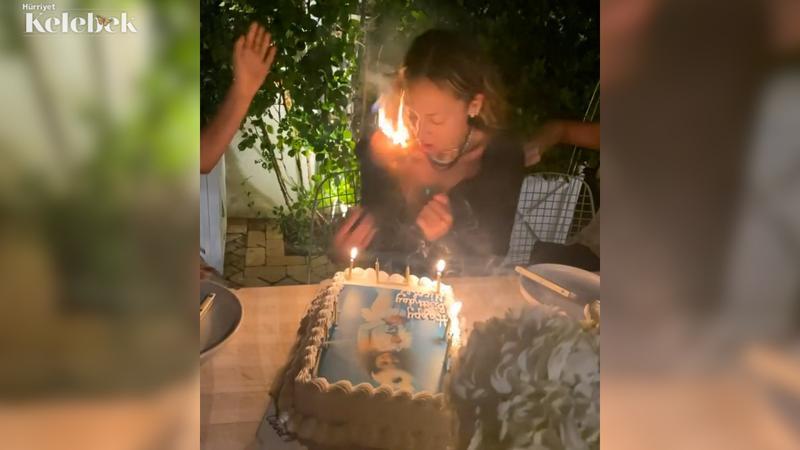 Doğum günü pastasındaki mumları üflerken saçları tutuştu