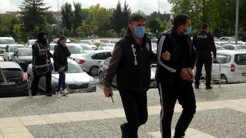 Kahve içmeye girdikleri evlerden hırsızlık yaptılar