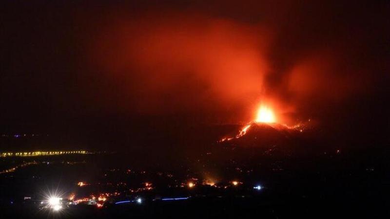 Cumbre Vieja Yanardağı'nda peş peşe patlamalar! Binlerce kişi tahliye edildi