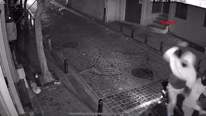 Balat'ta sinemacıya ve eşinin dükkanına saldırı