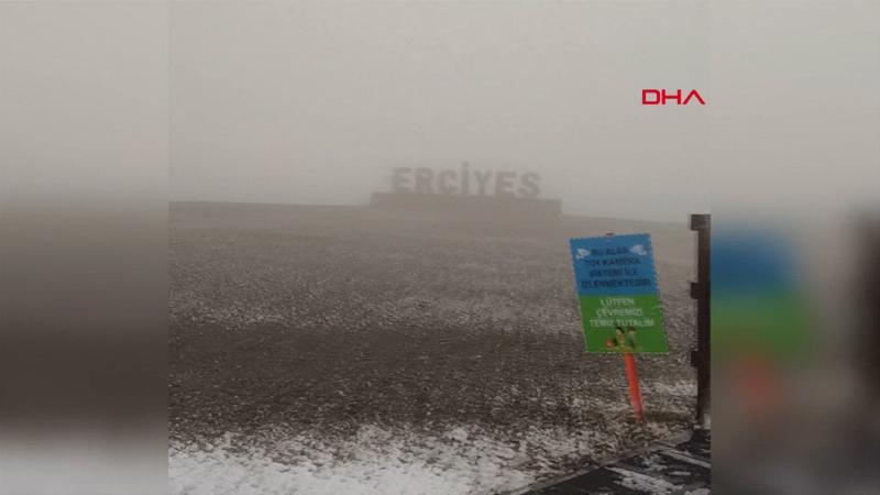 Erciyes'e kar yağdı