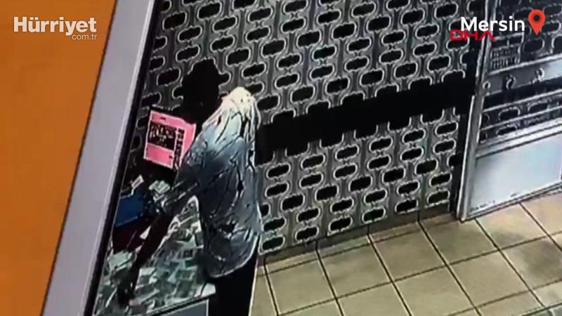 Tezgahta cep telefonunu çaldı; kameraya yakalandı! İşte o anlar