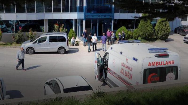 Asit kuyusuna düşen fabrika sahibi ile kurtarmaya çalışan işçi hayatını kaybetti
