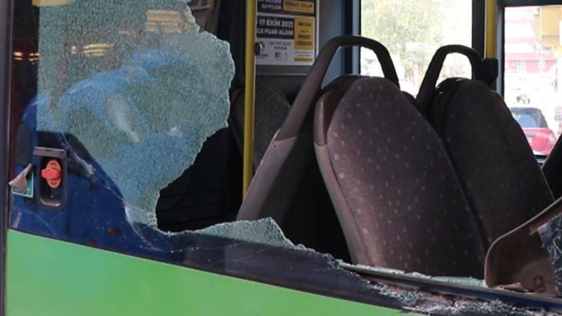Yük asansörünün sepeti, belediye otobüsüne çarptı: 1 yaralı