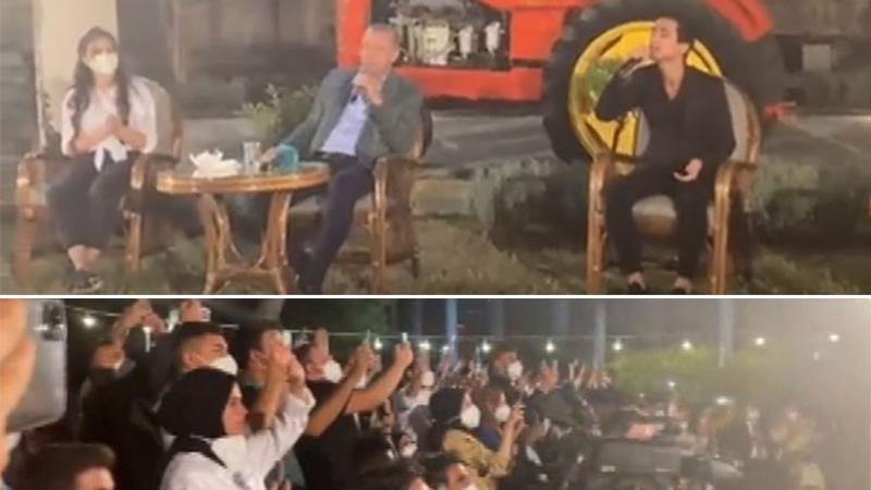 Cumhurbaşkanı Erdoğan, gençlerle 'Uzun ince bir yoldayım' türküsünü söyledi
