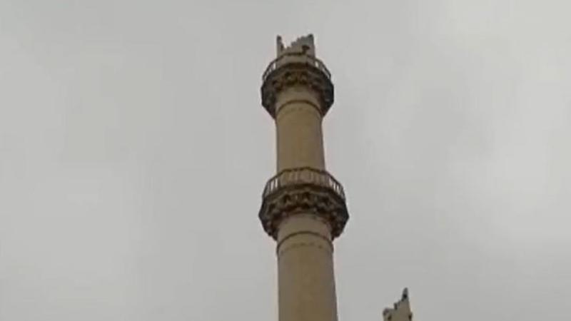 Aydın Nazilli'de fırtınaya dayanamayan minare yıkıldı