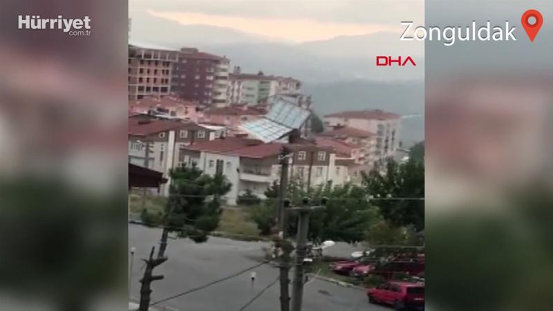 Zonguldak'ta yaşanan fırtına çatı uçurdu