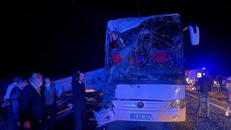Nevşehir'de öğrencileri taşıyan otobüs kaza yaptı