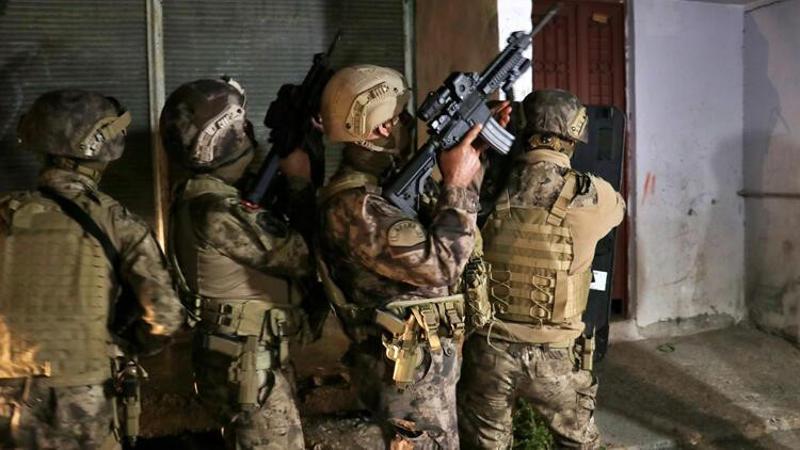 Adana'da 'Cono' aşiretine eş zamanlı operasyon!