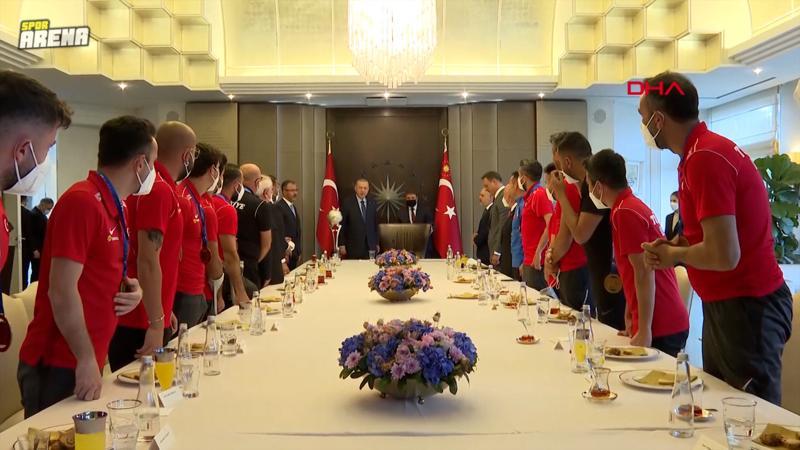 Cumhurbaşkanı Erdoğan, Ampute Futbol Milli Takımı'nı kabul etti