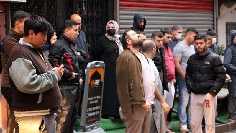 Kağıthane'de iş yeri yangını vatandaşları sokağa döktü