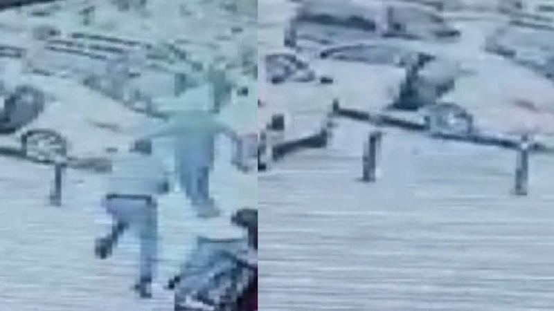 Kendisini gasbeden şüphelilierin aracına böyle atladı