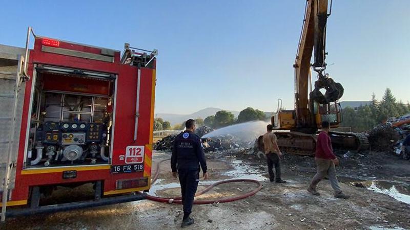 Bursa'da hurda deposunda çıkan yangın söndürüldü