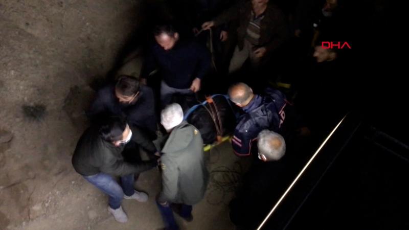 Kamyonet uçuruma yuvarlandı 2 ölü, 1 yaralı