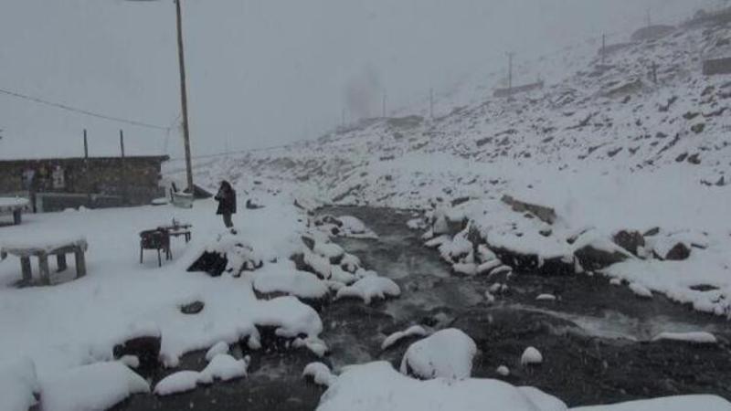 Rize'nin yüksek kesimlerinde kar kalınlığı 20 santimi aştı