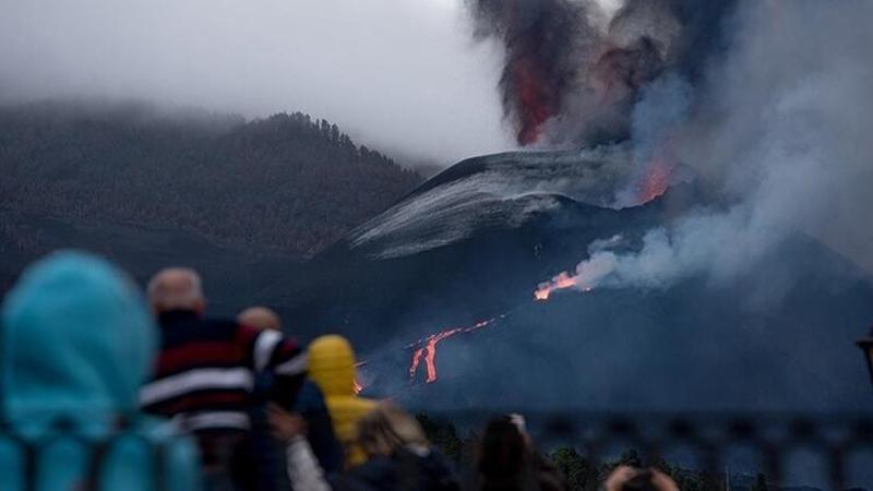 La Palma'da Cumbre Vieja Yanardağı'nda lav akışı sürüyor