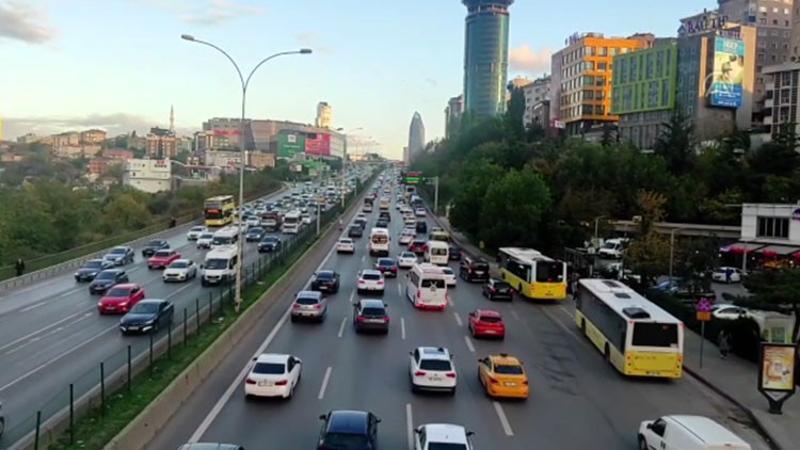 İstanbul'da akşam saatlerinde trafikte yoğunluk yaşanıyor