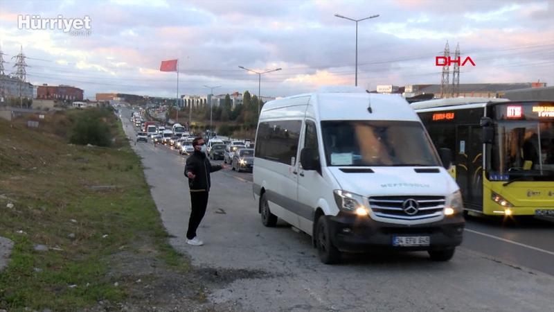 Kaldırımı 3'üncü şerit yaptılar; yayalardan da yol istediler