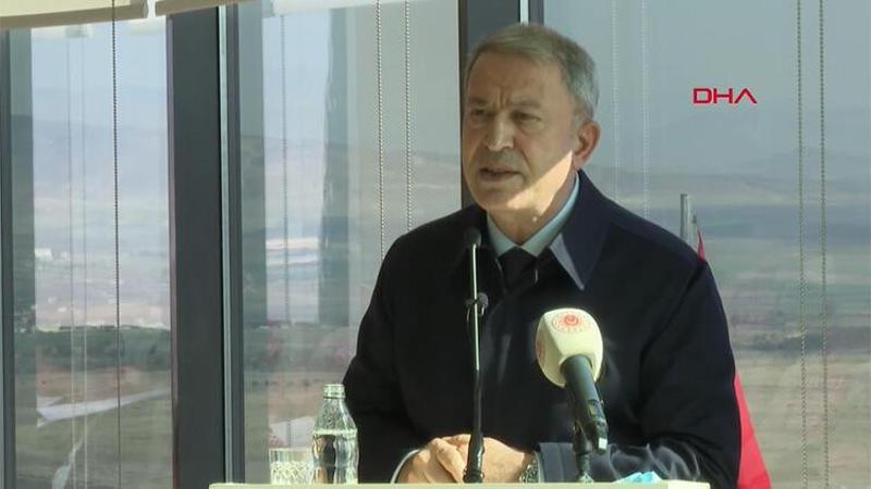 Bakan Akar: Teröristlerin inleri başlarına yıkıldı