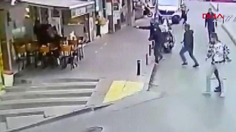 Silahlı ve döner bıçaklı saldırganlara karşı sandalye ile direndi