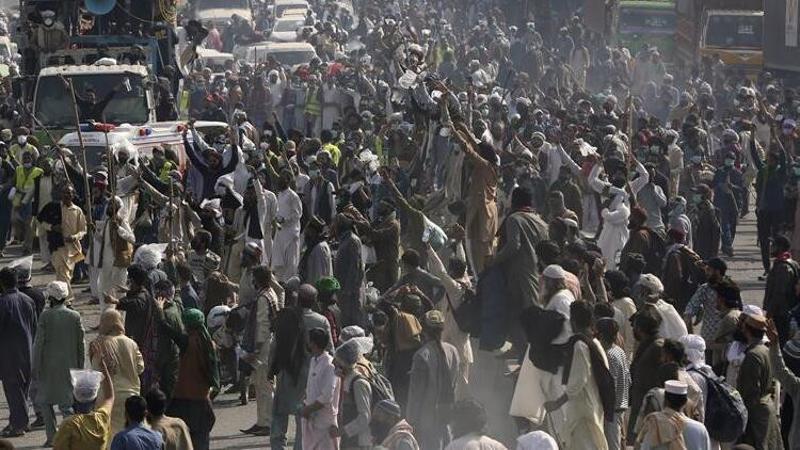 Pakistan'daki protestolar şiddetleniyor