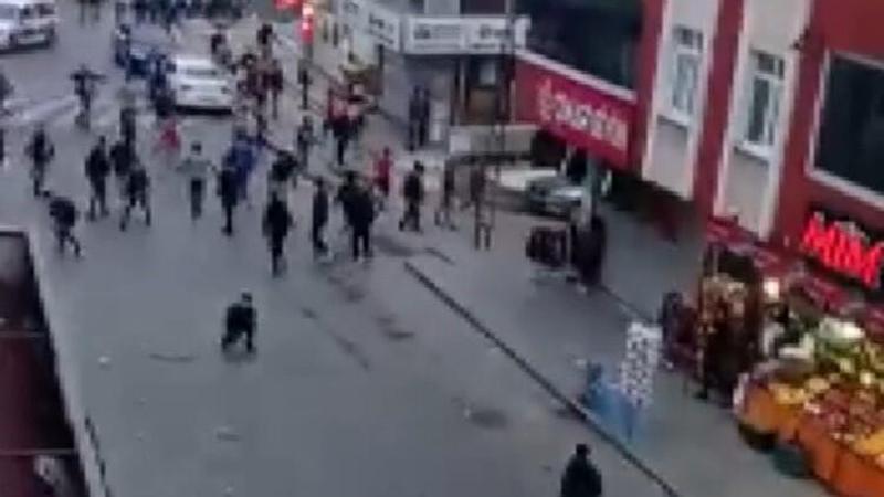 Esenyurt'ta ortalığın savaş alanına döndüğü kavga kamerada