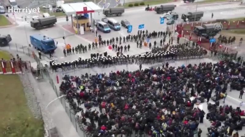 Polonya sınırına dayanan düzensiz göçmenler havadan görüntülendi