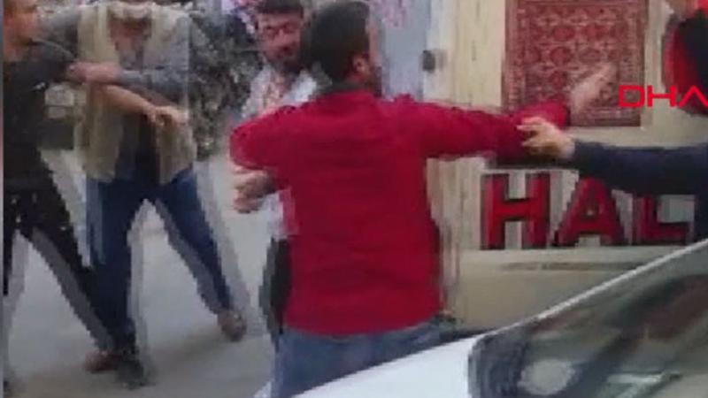 Yol verme tartışması bıçaklı, demir çubuklu kavgaya dönüştü