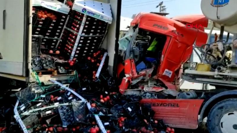 Beton mikserinin TIR'a çarpma anı kamerada