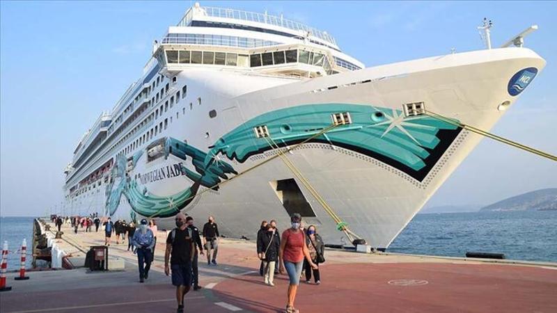 Kuşadası'na 2022 yılında 650 dev gemiyle 750 bin turist gelecek