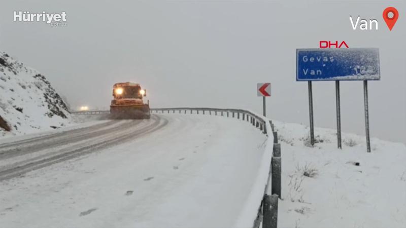 Van'da aniden bastıran kar, sürücülere zor anlar yaşattı