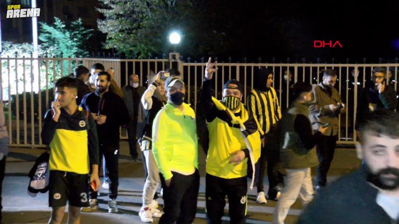 Fenerbahçe taraftarları, Galatasaray galibiyetinin sevincini yaşıyor