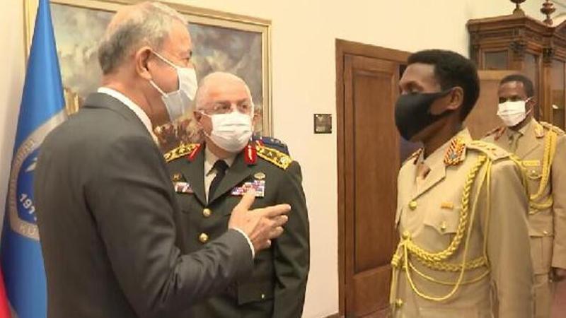 Bakan Akar, Somali Genelkurmay Başkanı Tuğgeneral Rage'yi kabul etti