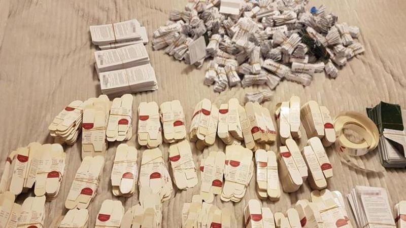 İstanbul'da sahte ilaç depolarına baskın anı kamerada