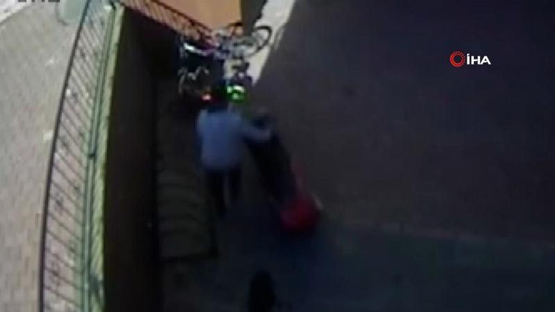 Bahçedeki motosikleti çalan hırsızın rahatlığı pes dedirtti! İşte o anlar