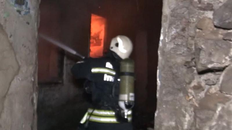 Erzurum'da 60 yıllık evdeki yangın korkuttu