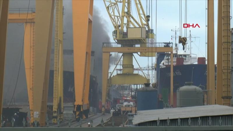 Tuzla tershanesinde bulunan bir kuru yük gemisinde yangın çıktı