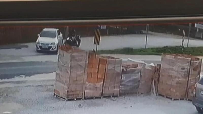 Hatalı dönüş yapan otomobille motosiklet çarpıştı: 2 yaralı