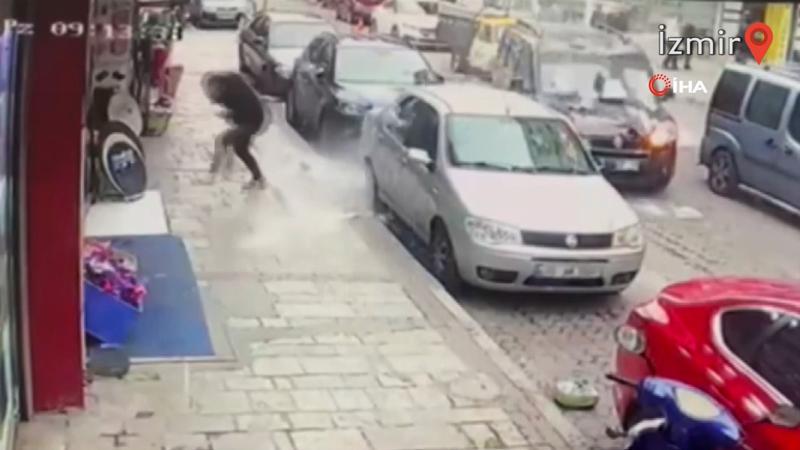Fırtına inşaattaki beton parçalarını böyle düşürdü, bir kişi ölümden kıl payı kurtuldu