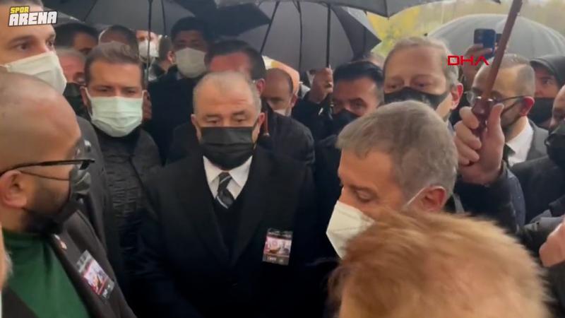 Galatasaray Teknik Direktörü Fatih Terim, Mustafa Cengiz'in cenaze törenine katılan isimler arasında yer aldı.