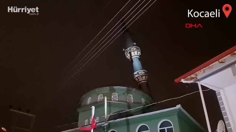 Kocaeli'de fırtınaya dayanamayan minare yan yattı