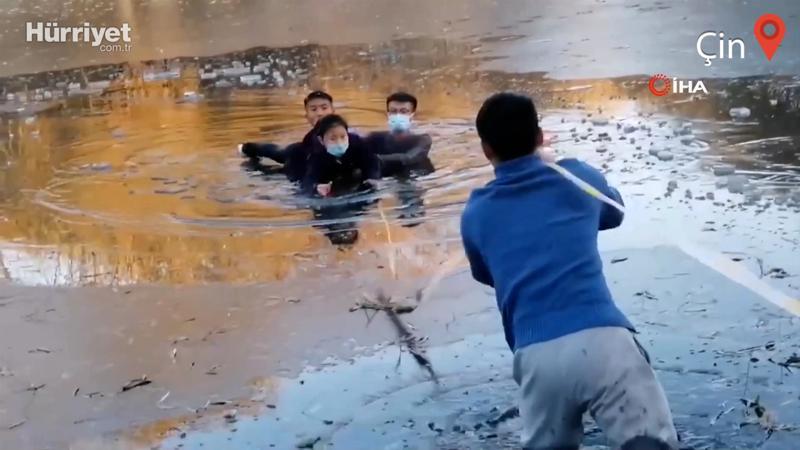 Çin’de buz tutan göle düşen 9 yaşındaki kızı üniversite öğrencileri kurtardı